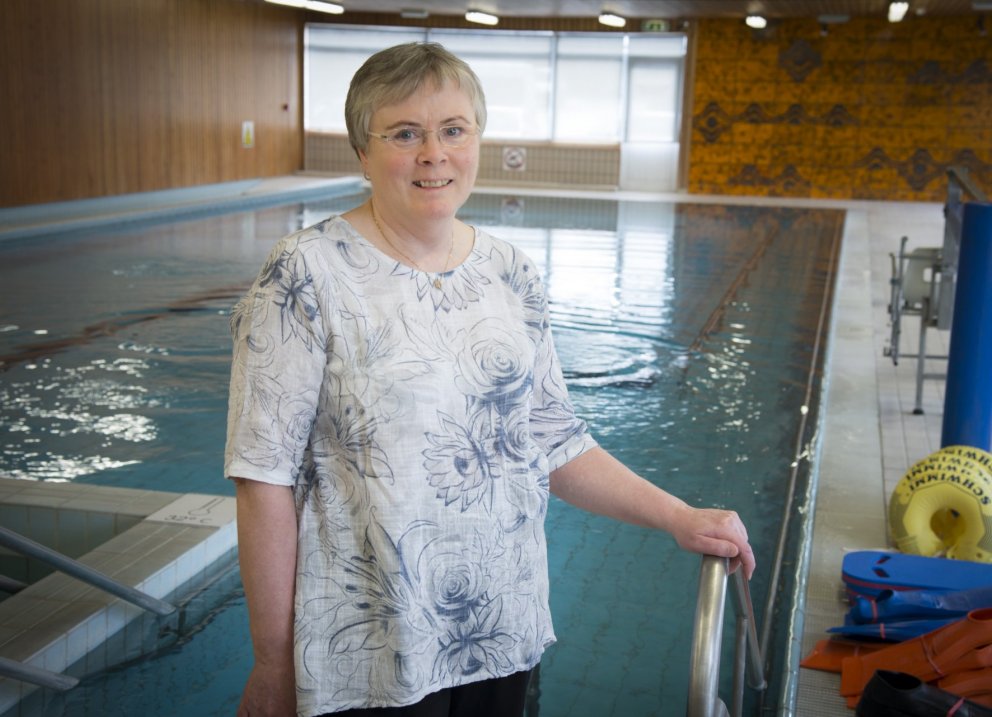 Stökk beint út í djúpu laugina